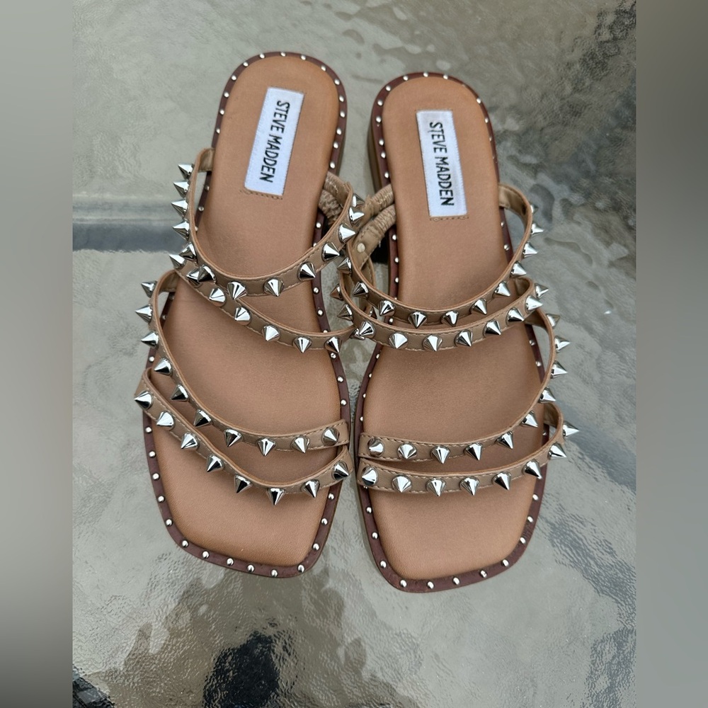 Steve Madden Women's Skyler Flat Sandal nude size 6